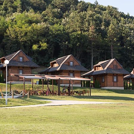 Etno Naselje Vrdnicka Kula Bed and Breakfast Vrdnik Exterior foto