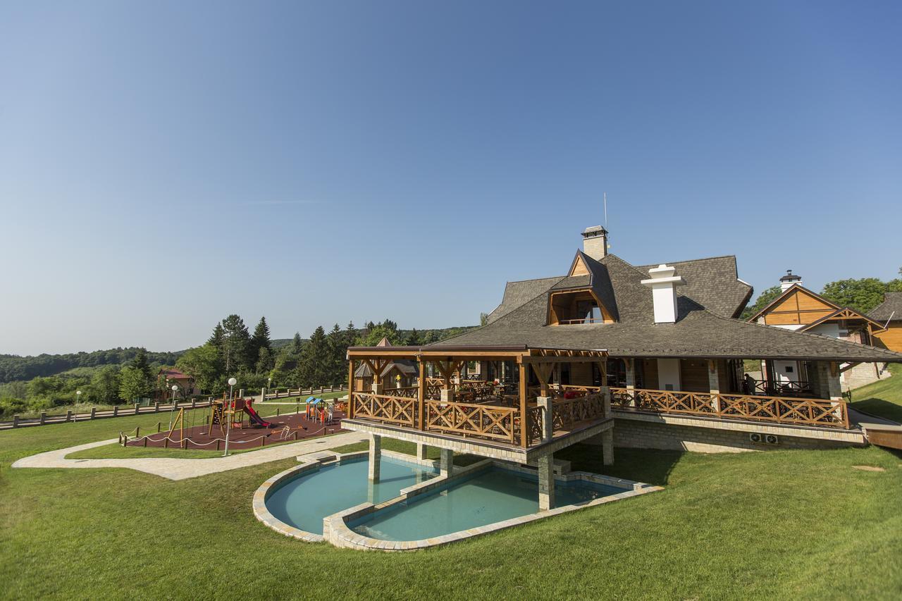 Etno Naselje Vrdnicka Kula Bed and Breakfast Vrdnik Exterior foto