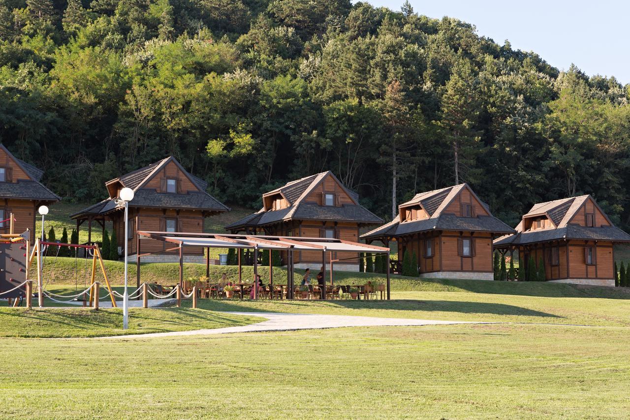 Etno Naselje Vrdnicka Kula Bed and Breakfast Vrdnik Exterior foto