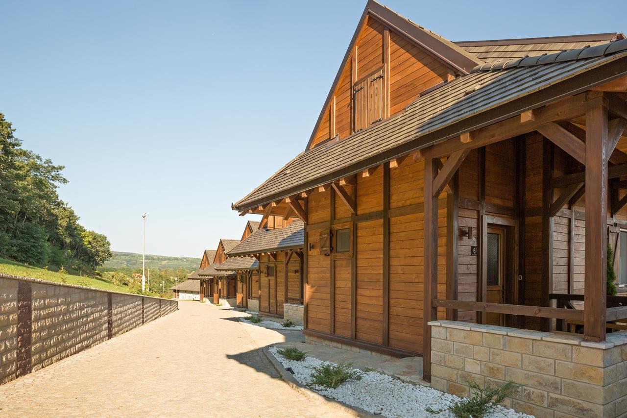 Etno Naselje Vrdnicka Kula Bed and Breakfast Vrdnik Exterior foto