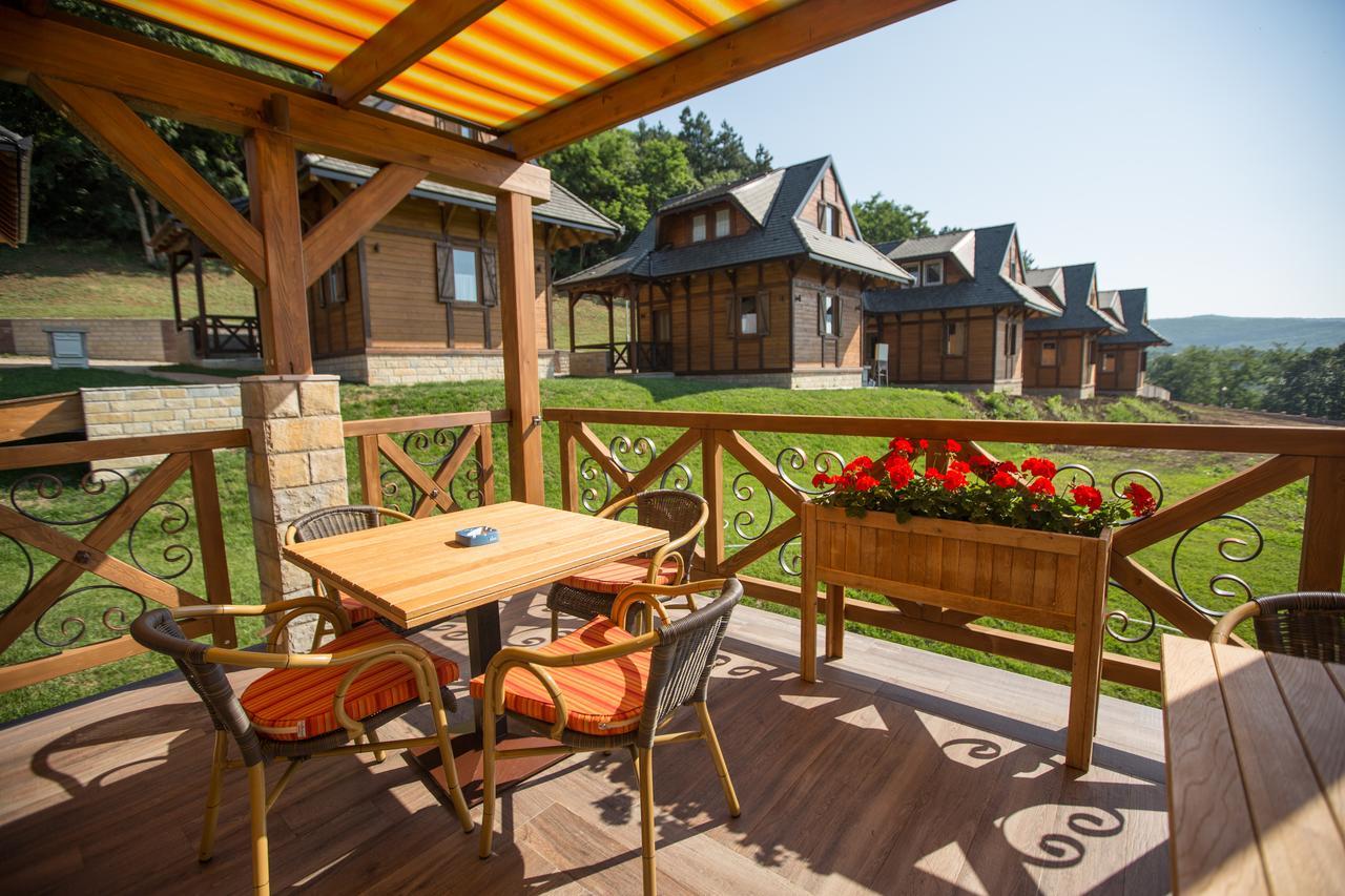 Etno Naselje Vrdnicka Kula Bed and Breakfast Vrdnik Exterior foto