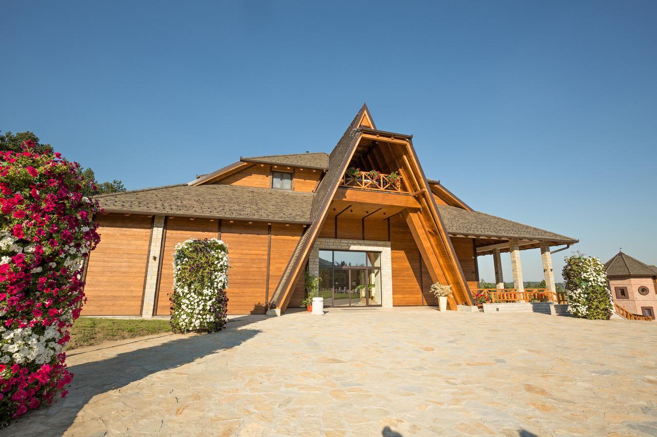Etno Naselje Vrdnicka Kula Bed and Breakfast Vrdnik Exterior foto