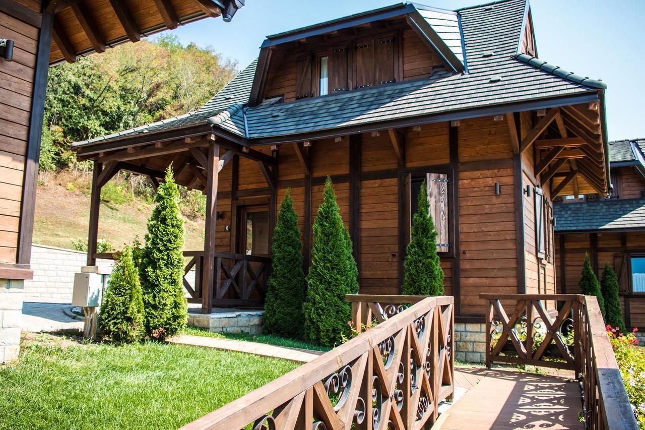 Etno Naselje Vrdnicka Kula Bed and Breakfast Vrdnik Exterior foto