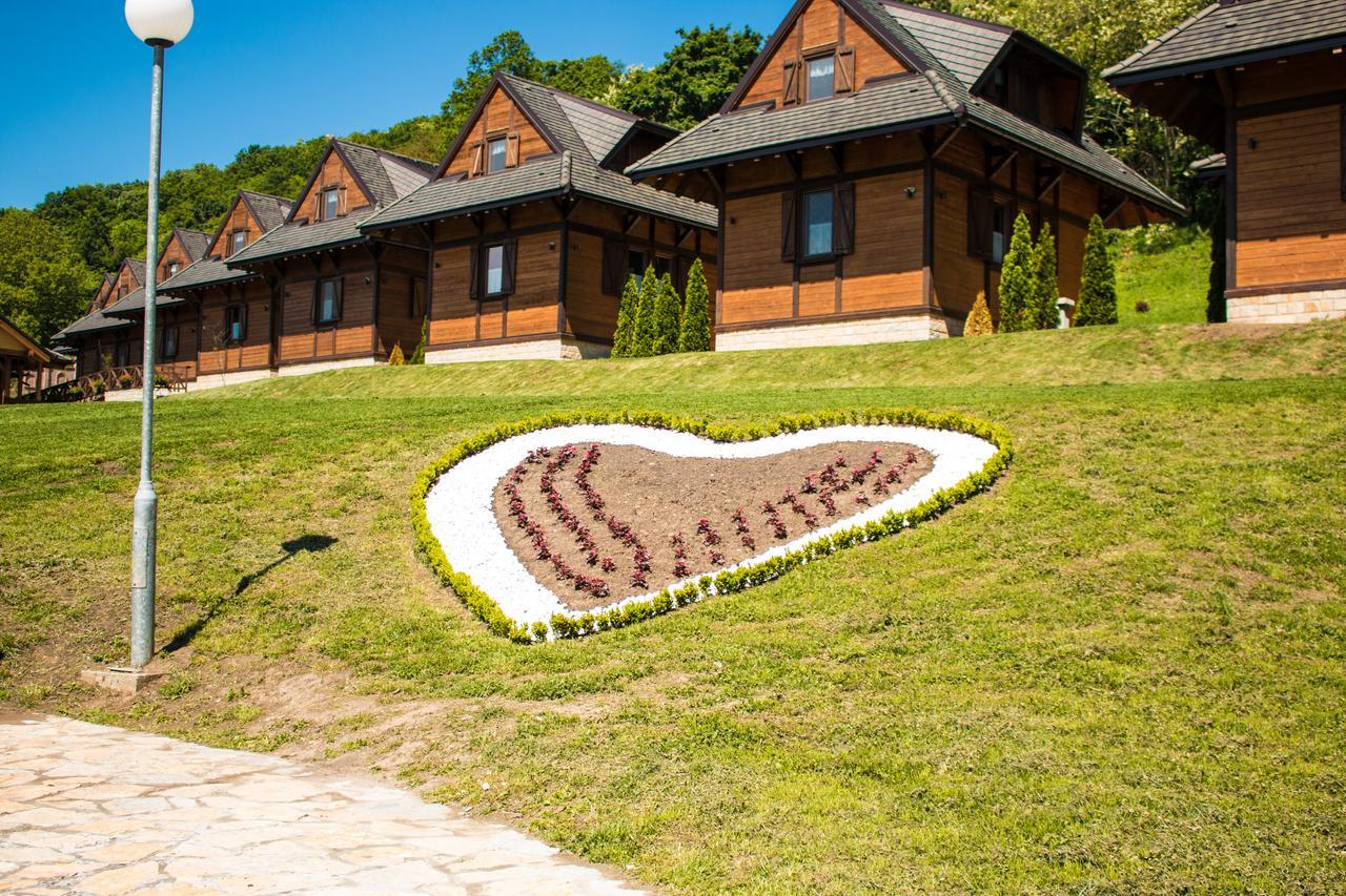 Etno Naselje Vrdnicka Kula Bed and Breakfast Vrdnik Exterior foto